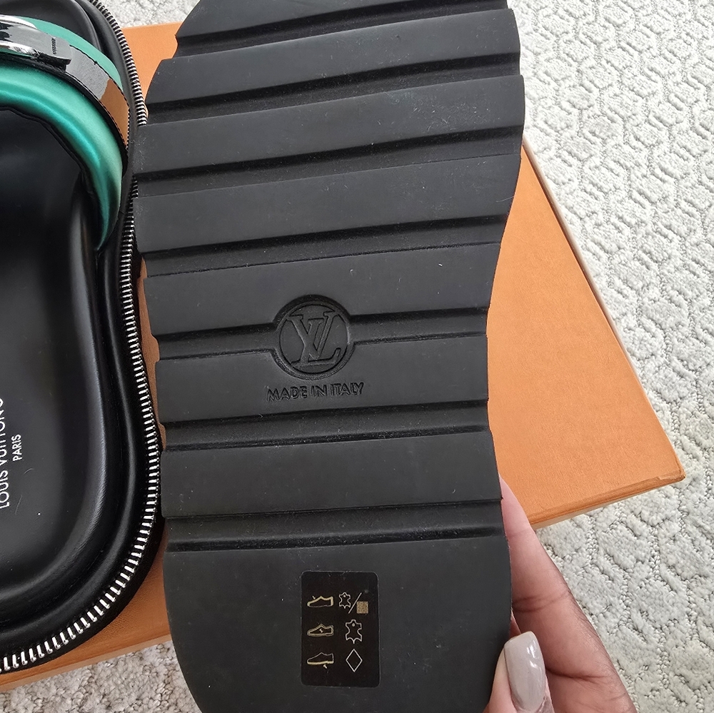 Louis Vuitton Black and Green Sandals - Picture 6 of 7